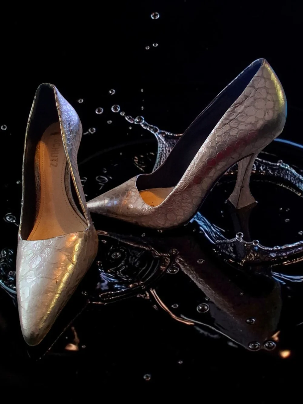 SCHUTZ Metallic Silver Pointed-Toe Pumps Womens Shoes Size 6.5 Versitile Unique